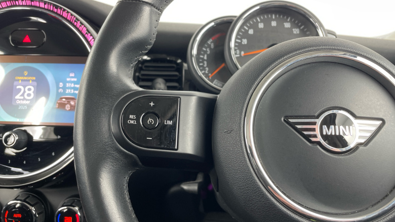 MINI Hatchback 1.5 Cooper Classic 5dr Petrol Hatchback